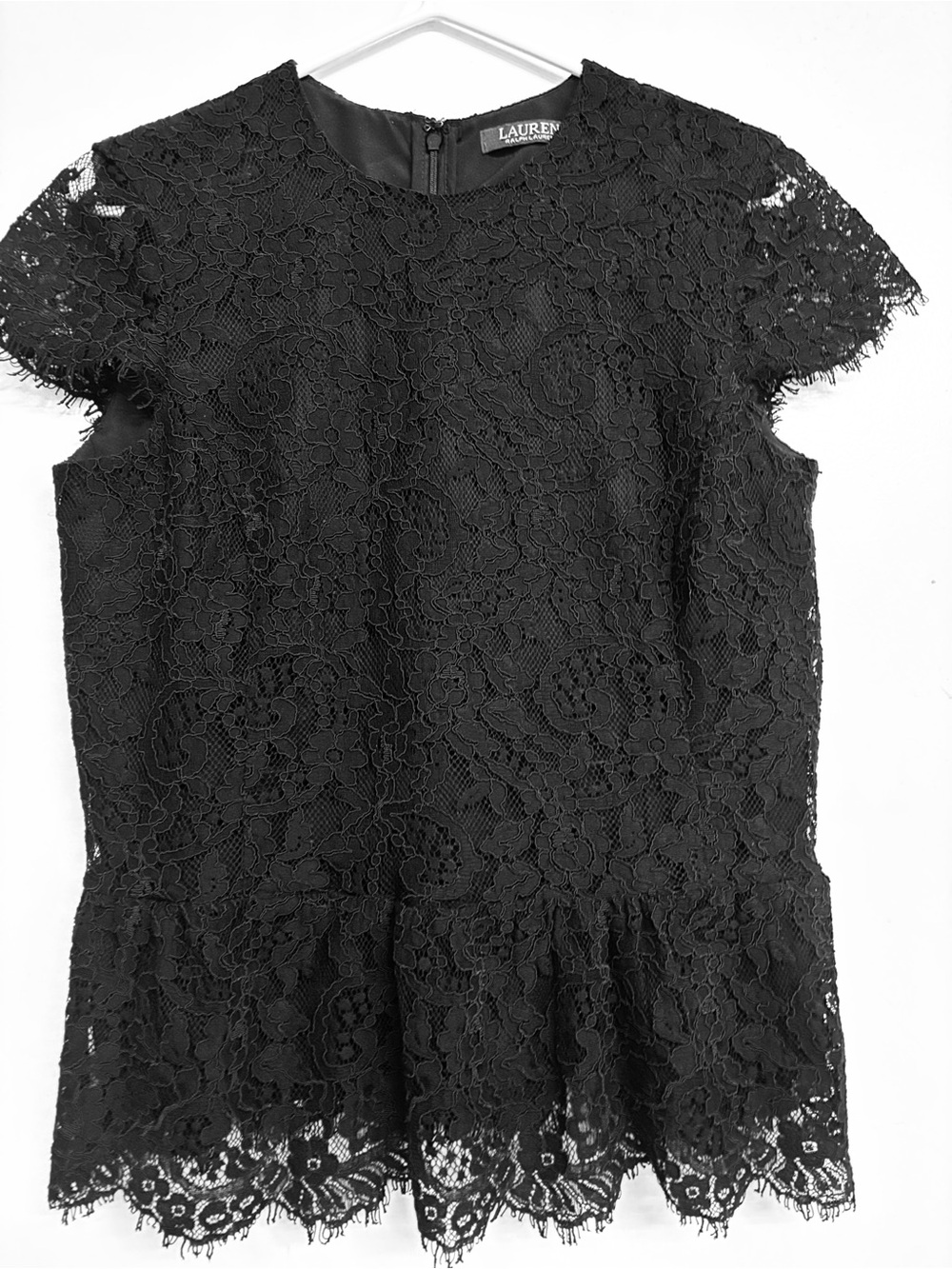 Lauren Ralph Lauren Black Premium Lace Top with Cap-Sleeve - Size: 2 - Picture 5 of 14